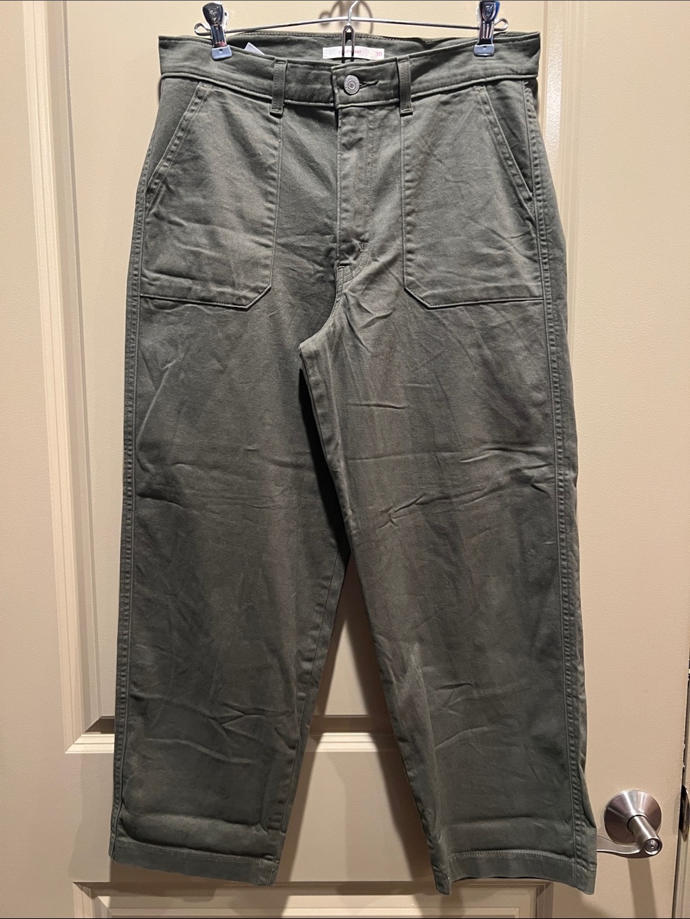 Levi's Women's Cropped Utility Pants in Olive